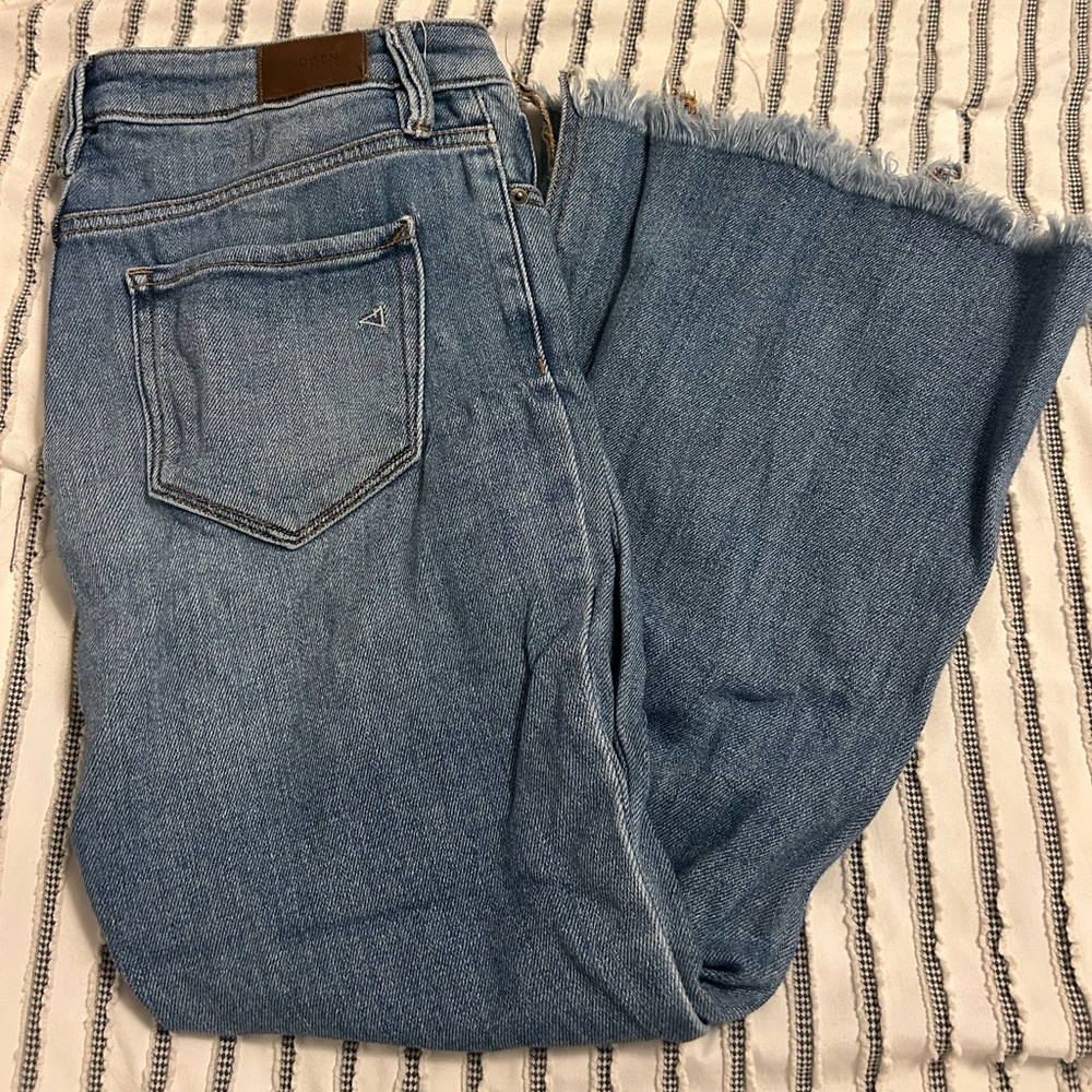 Women's Wide Leg Cropped Jeans with Frayed Hem